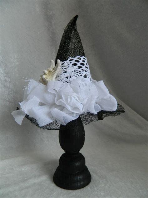 Shabby chic witch hat decorating ideas for Halloween